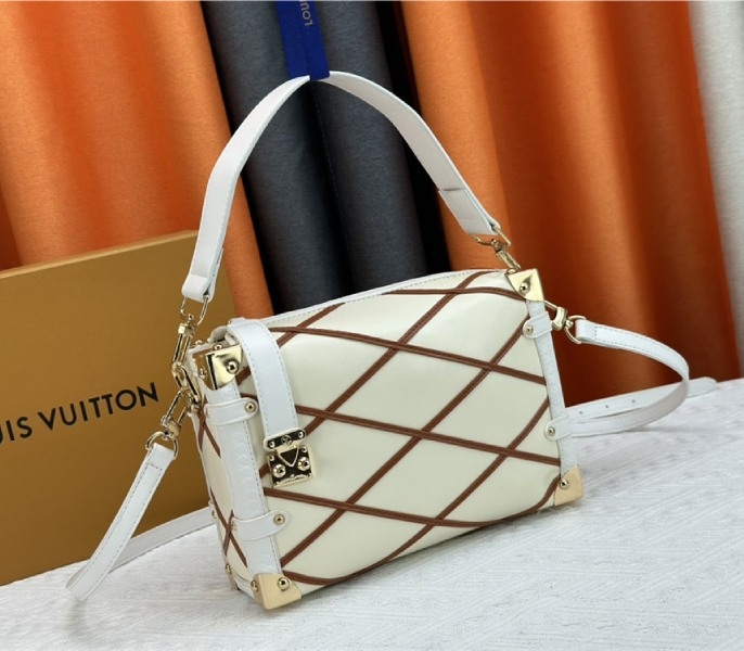L0vis Vvtt0n Malletage Leather Side Trunk MM In Cream Beige And Chestnut Brown