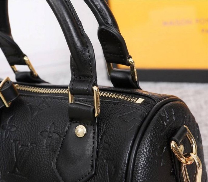 L0vis Vvtt0n Monogram Empreinte Speedy BB Handbag In Black
