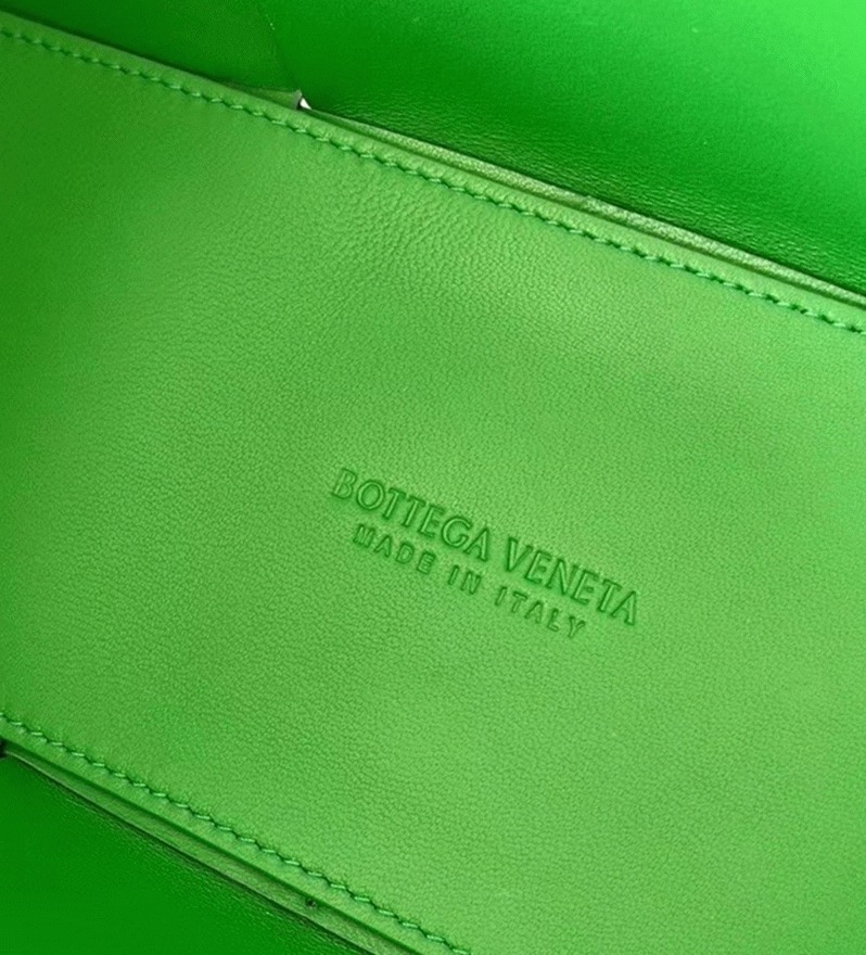 Fake B0tt*ga Ven*ta Arco Small Tote Green