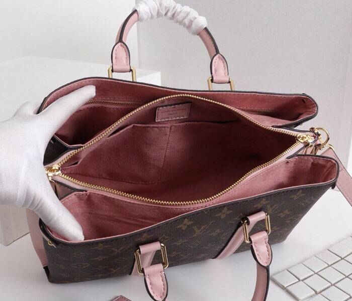 L0vis Vvtt0n Monogram Canvas Soufflot MM Bag In Peach
