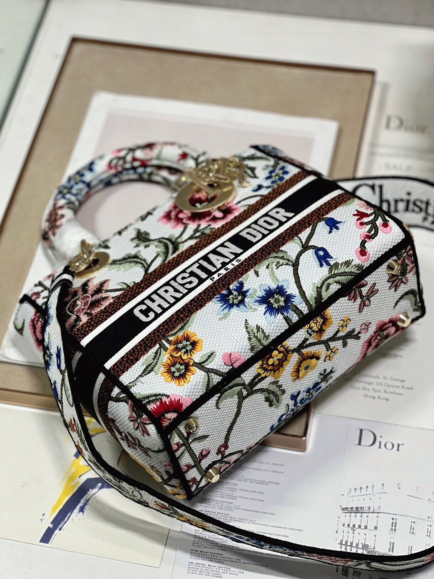 D10r Lady D-Lite Medium Bag Fake in White D10r Petites Fleurs Embroidery