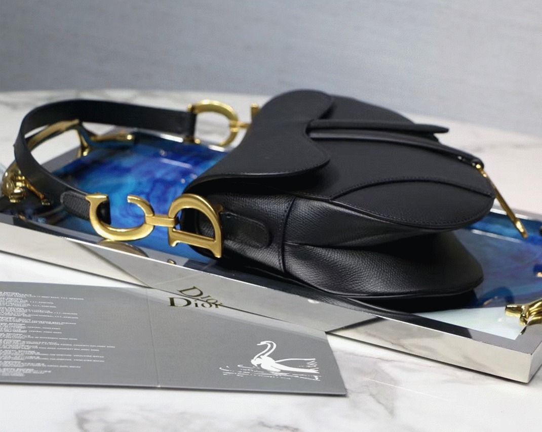 D10r Saddle Bag Fake in Black Grained Calfskin