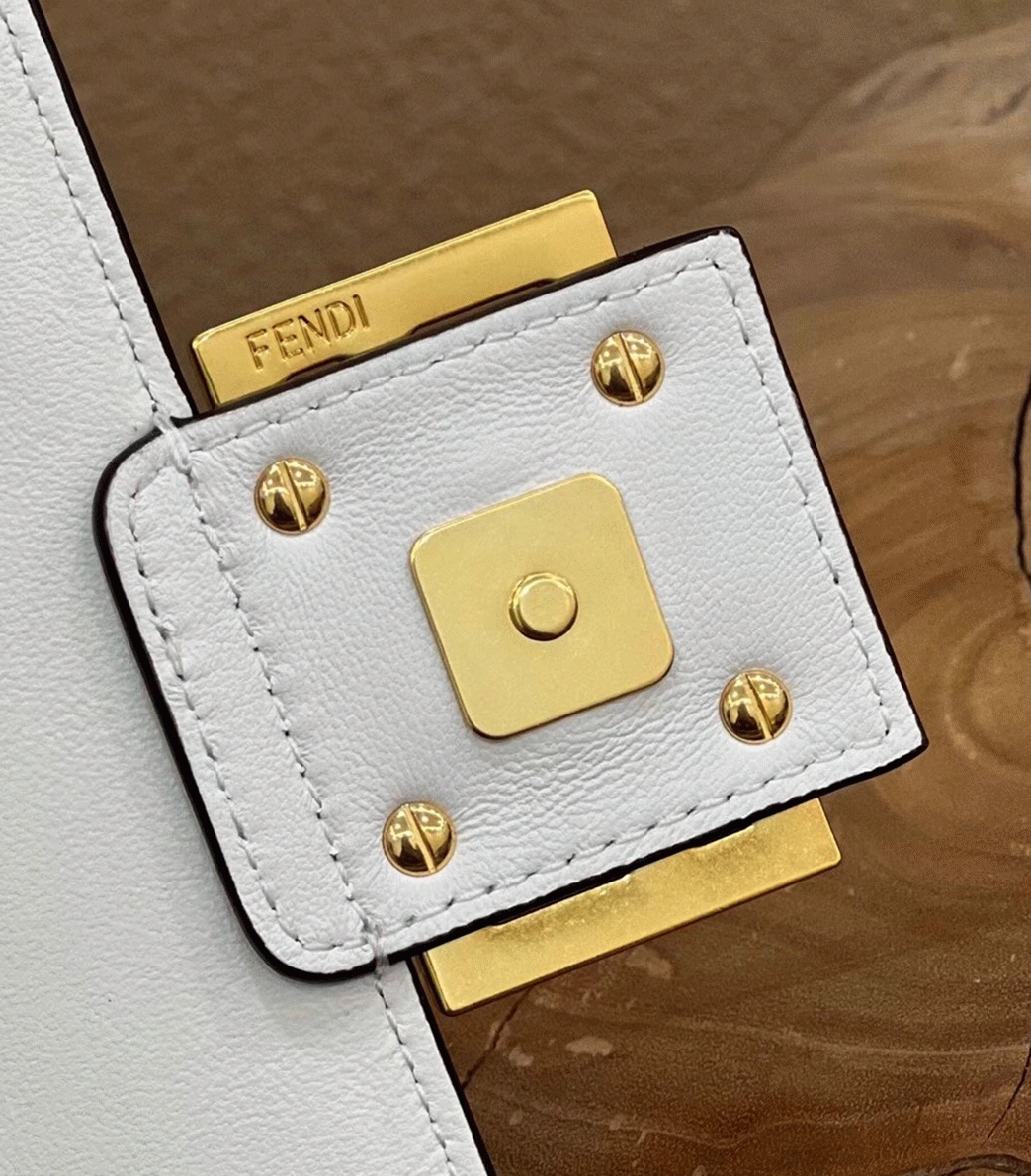 Top Quality Replica F**di Baguette Chain Midi Bag In White