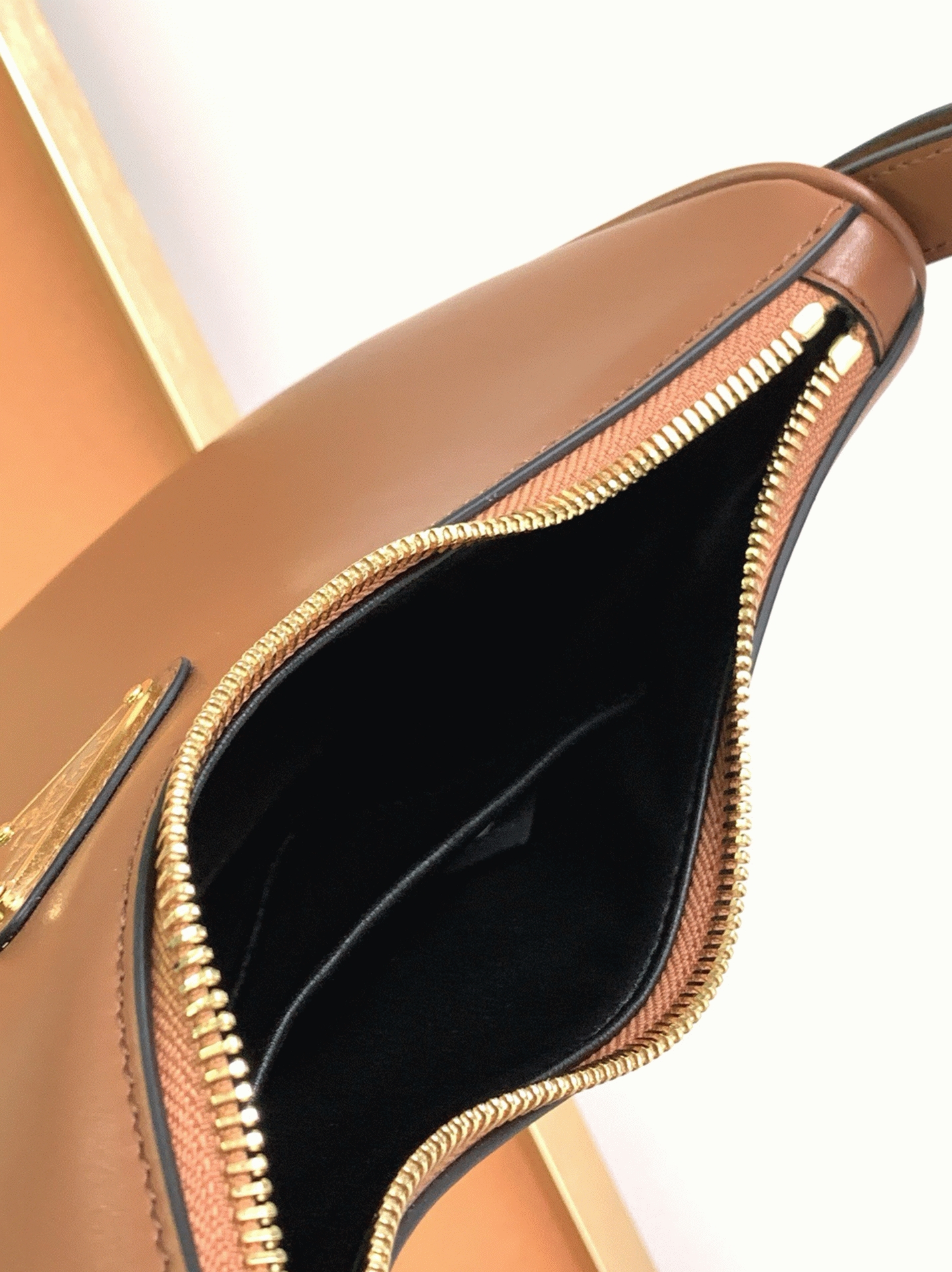 Brown Pra*a Arque Shoulder Bag Replica