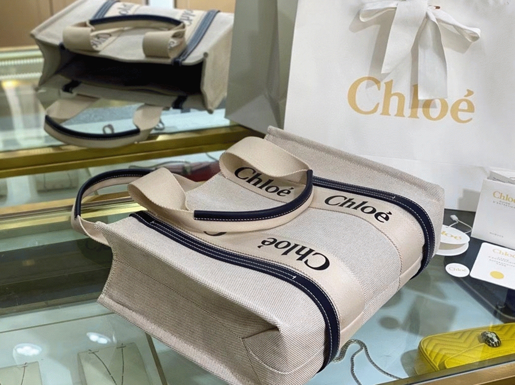 top quality knockoff Ch10e medium woody tote bag in canvas with blue leather strips