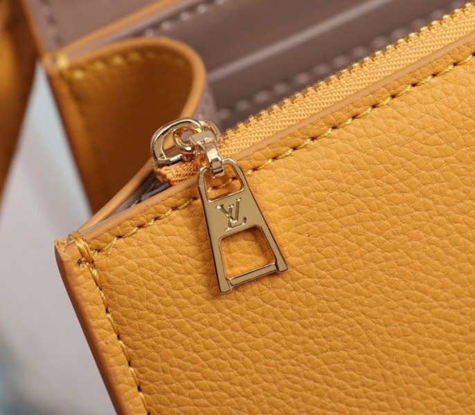 L0vis Vvtt0n Twist One Handle MM Handbag In Vibrant Honey
