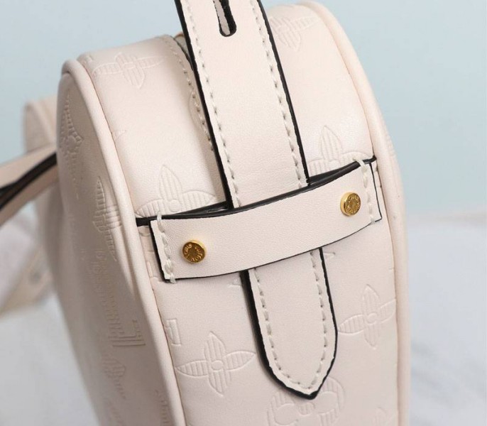 L0vis Vvtt0n Monogram Empreinte Game On Coeur Bag In Cream