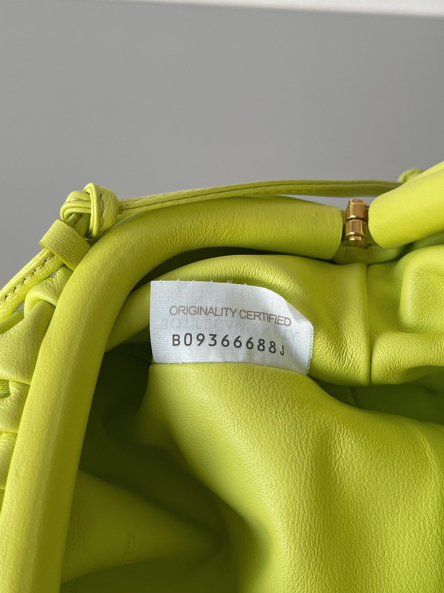 Replica B0tt*ga Ven*ta Mini Pouch with Strap Kiwi