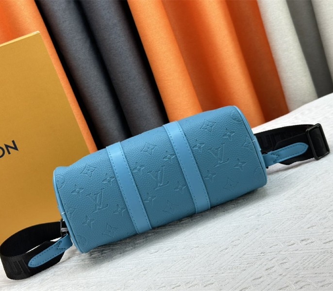 L0vis Vvtt0n Taurillon Monogram Leather Keepall Bandouliere 25 In Turquoise