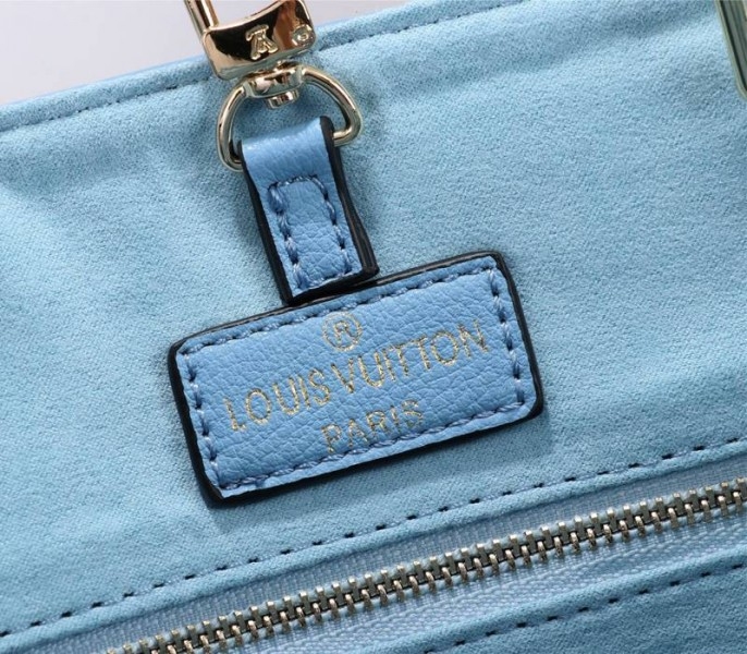 L0vis Vvtt0n Monogram Empreinte Leather Onthego MM Bag In Summer Blue
