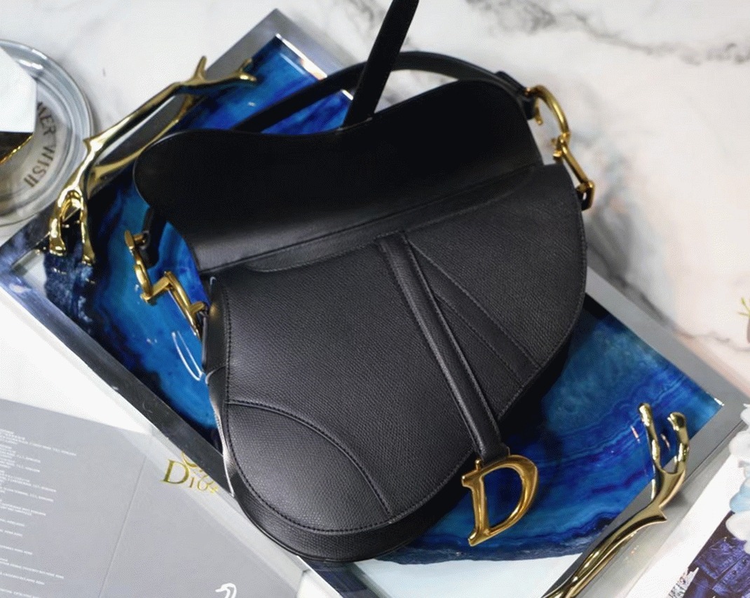 D10r Saddle Bag Fake in Black Grained Calfskin