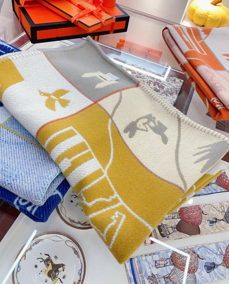 Replica H**me5 Avalon Epopee blanket in jaune wool and cashmere