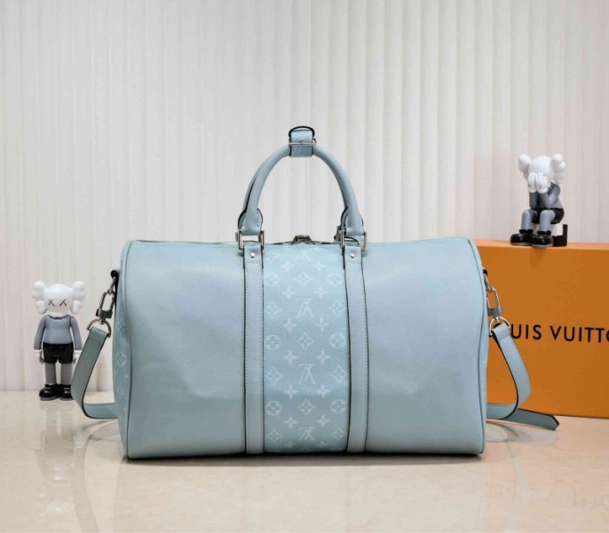 L0vis Vvtt0n Taiga Leather Keepall Bandouliere 50 Travel Bag In Miami Green
