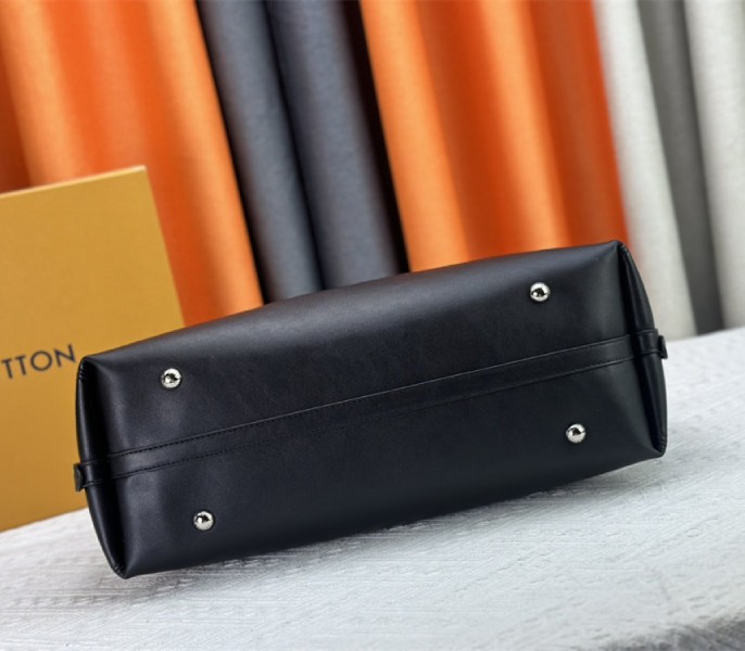 L0vis Vvtt0n X TM CarryAll Vibe MM In Black