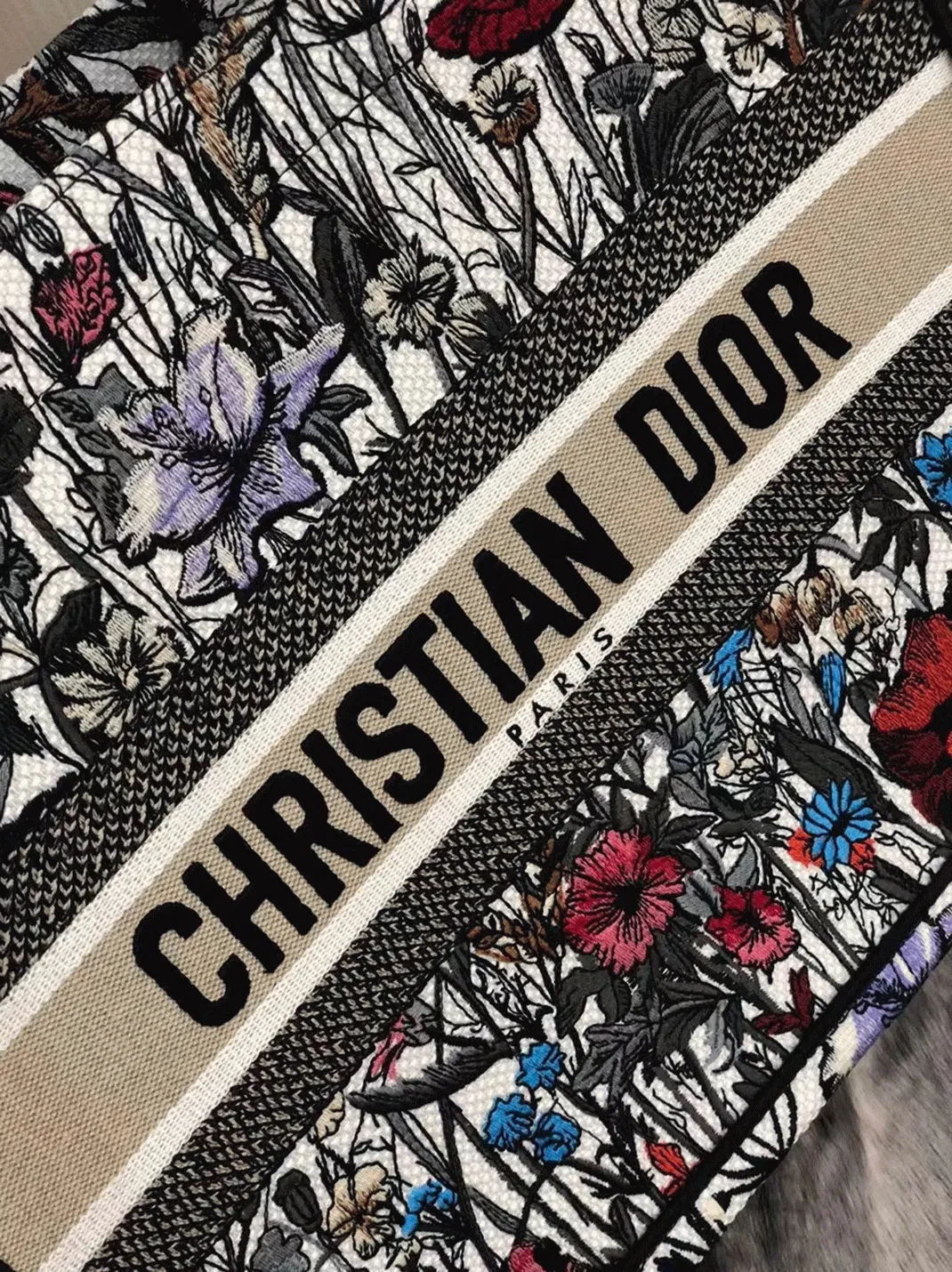 D10r Medium Book Tote Bag Imitation in Multicolor Mille Fleurs Embroidery