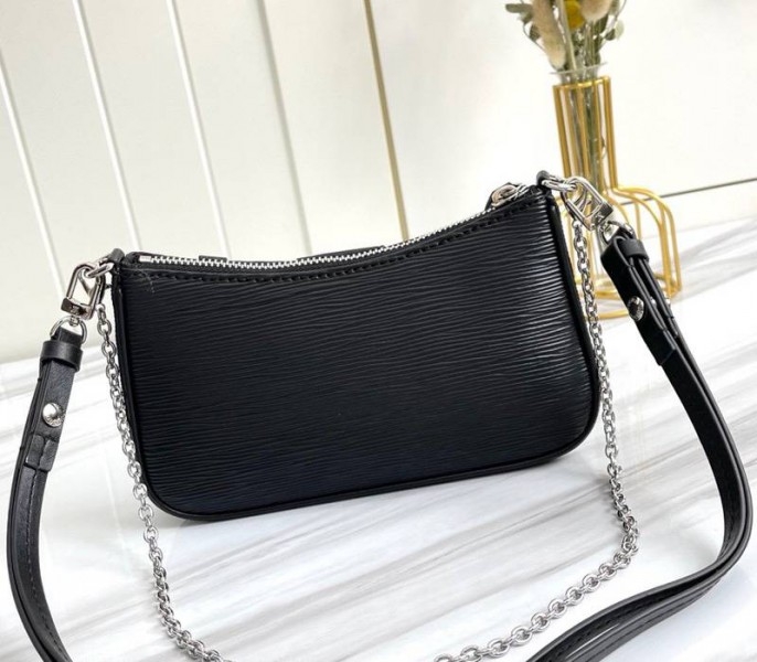 L0vis Vvtt0n Epi Leather Easy Pouch On Strap In Black
