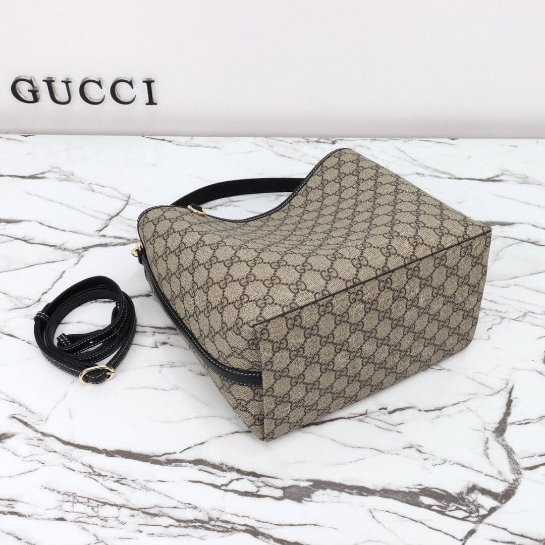 GG Emblem small shoulder bag