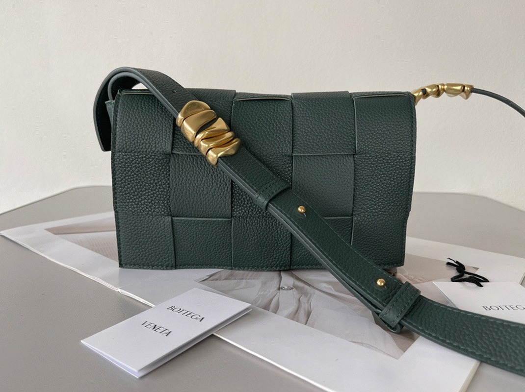 Top Quality Replica B0tt*ga Ven*ta Cassette Bag In Raintree