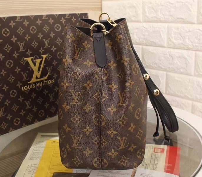 L0vis Vvtt0n Monogram Canvas NeoNoe MM Bag In Black