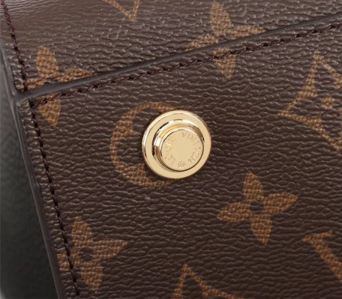 L0vis Vvtt0n Monogram Canvas On My Side Bag