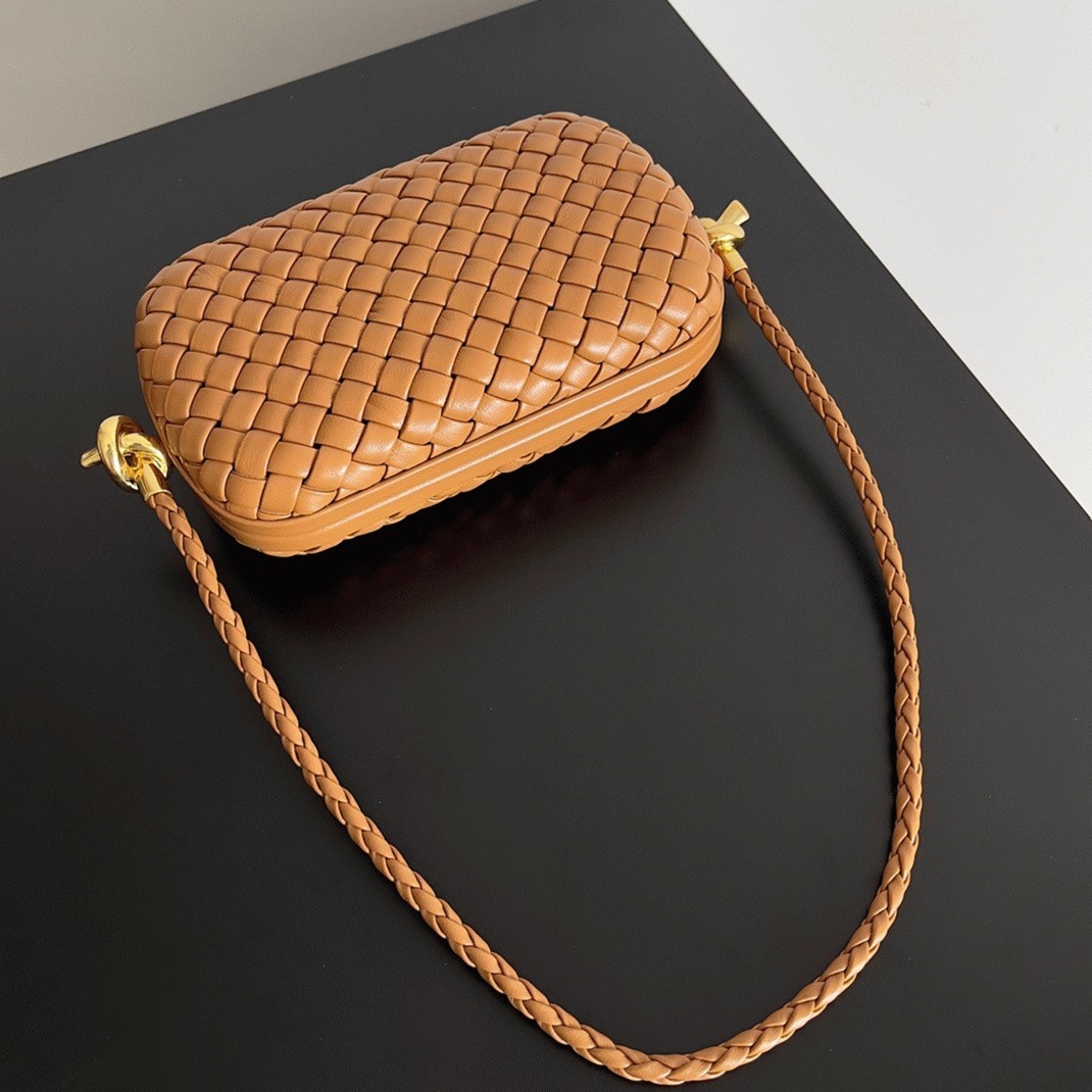 Replica B0tt*ga Ven*ta Knot Minaudiere On Strap Camel Intreccio Lambskin