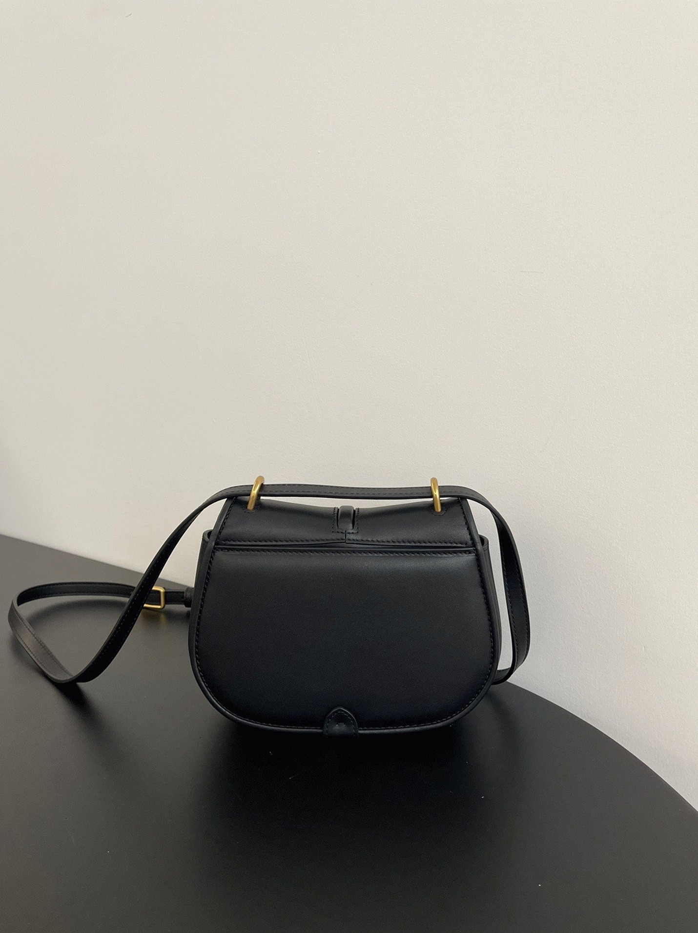 Top Quality Replica F**di C’mon Small Bag in Black