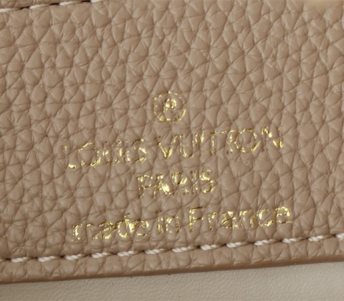 L0vis Vvtt0n Capucines Mini Capucines Handbag In Galet Gray