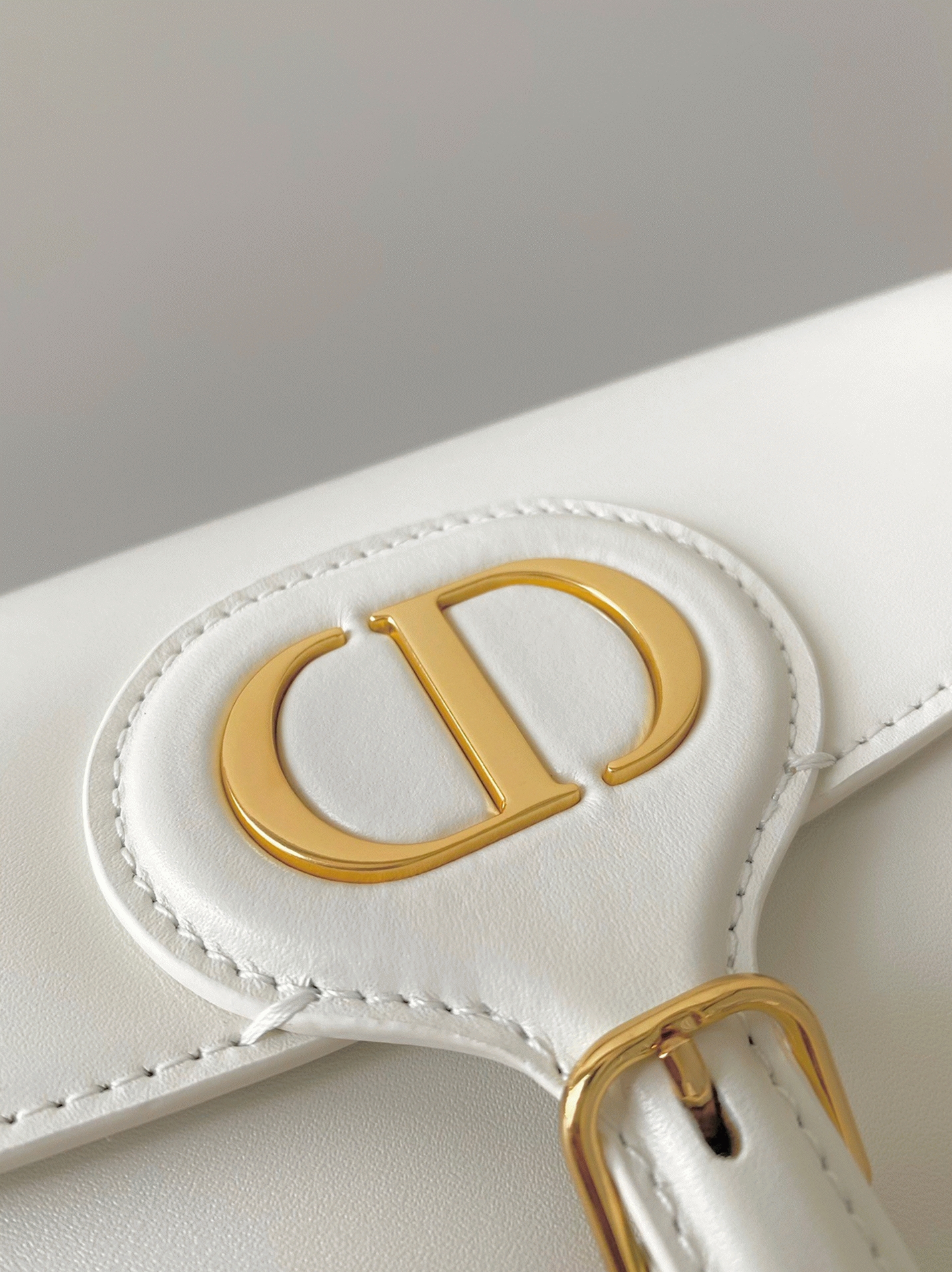 D10r Bobby East-West Bag Fake in White