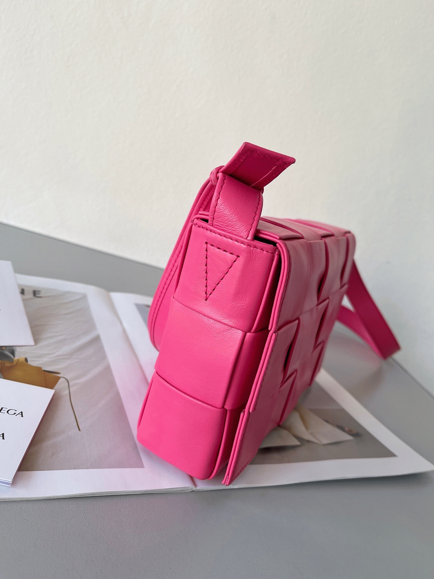 Top Quality Fake B0tt*ga Ven*ta Cassette Bag In Lollipop