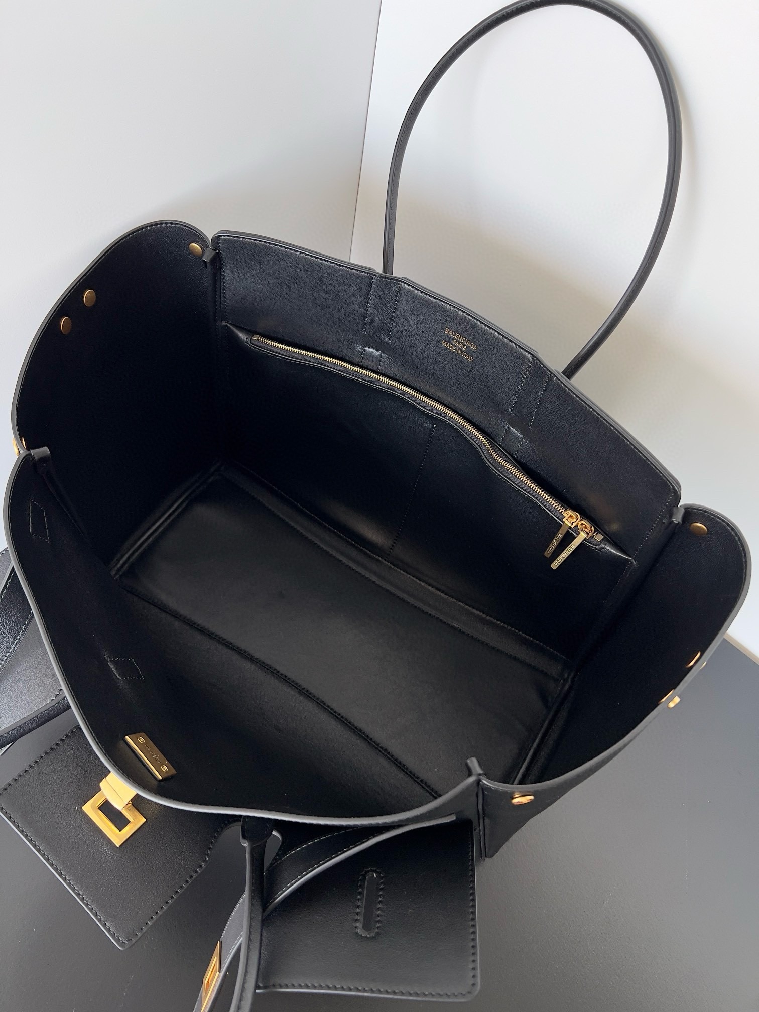 Knockoff Ba1en*iaga Bel Air Carry All Medium Bag Black Calfskin