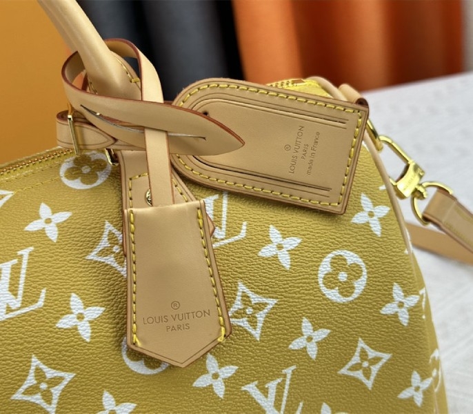 L0vis Vvtt0n Speedy P9 Bandouliere 30 Bag In Yellow