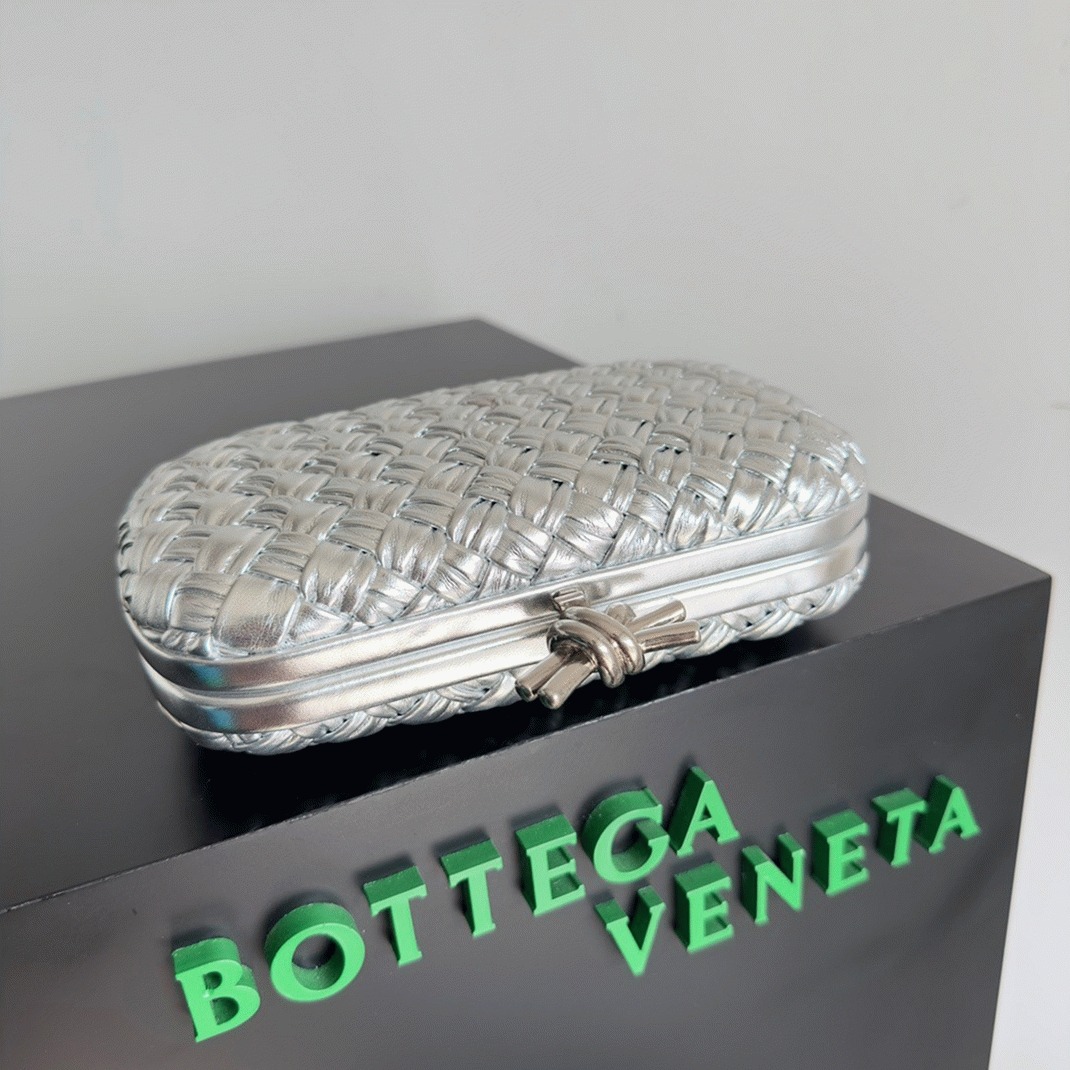 Fake B0tt*ga Ven*ta Knot Minaudiere Clutch Silver Intreccio