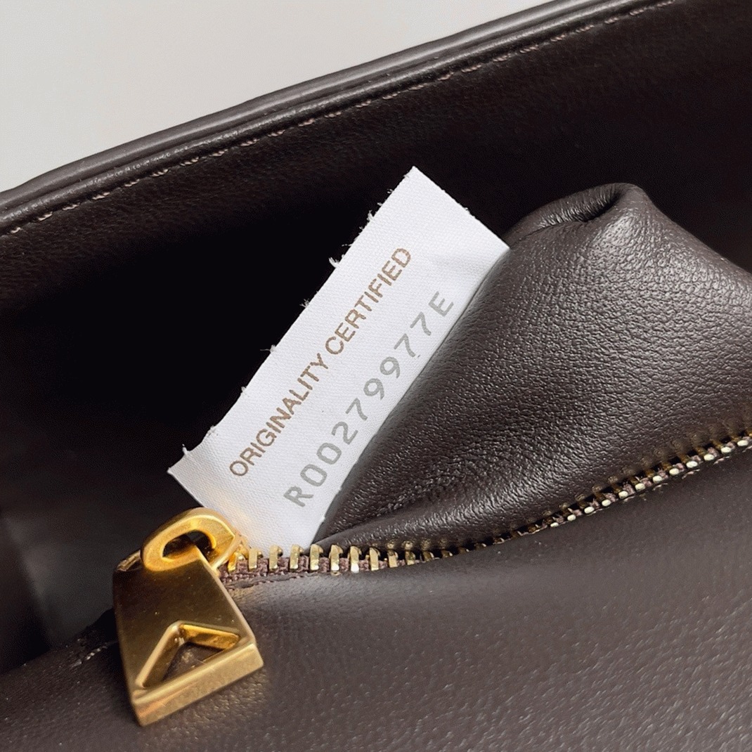 Fake B0tt*ga Ven*ta Mini Andiamo Cross-Body Bag Fondant