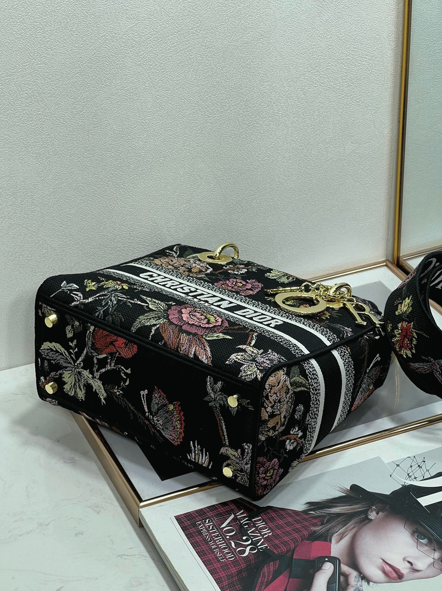 D10r Lady D-Lite Medium Bag Replica in Black Jardin Botanique Embroidery