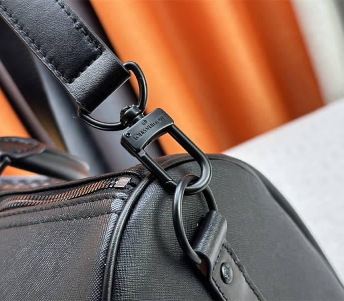 L0vis Vvtt0n Taiga Leather Keepall Bandouliere 45 In Black And Monogram Macassar Canvas