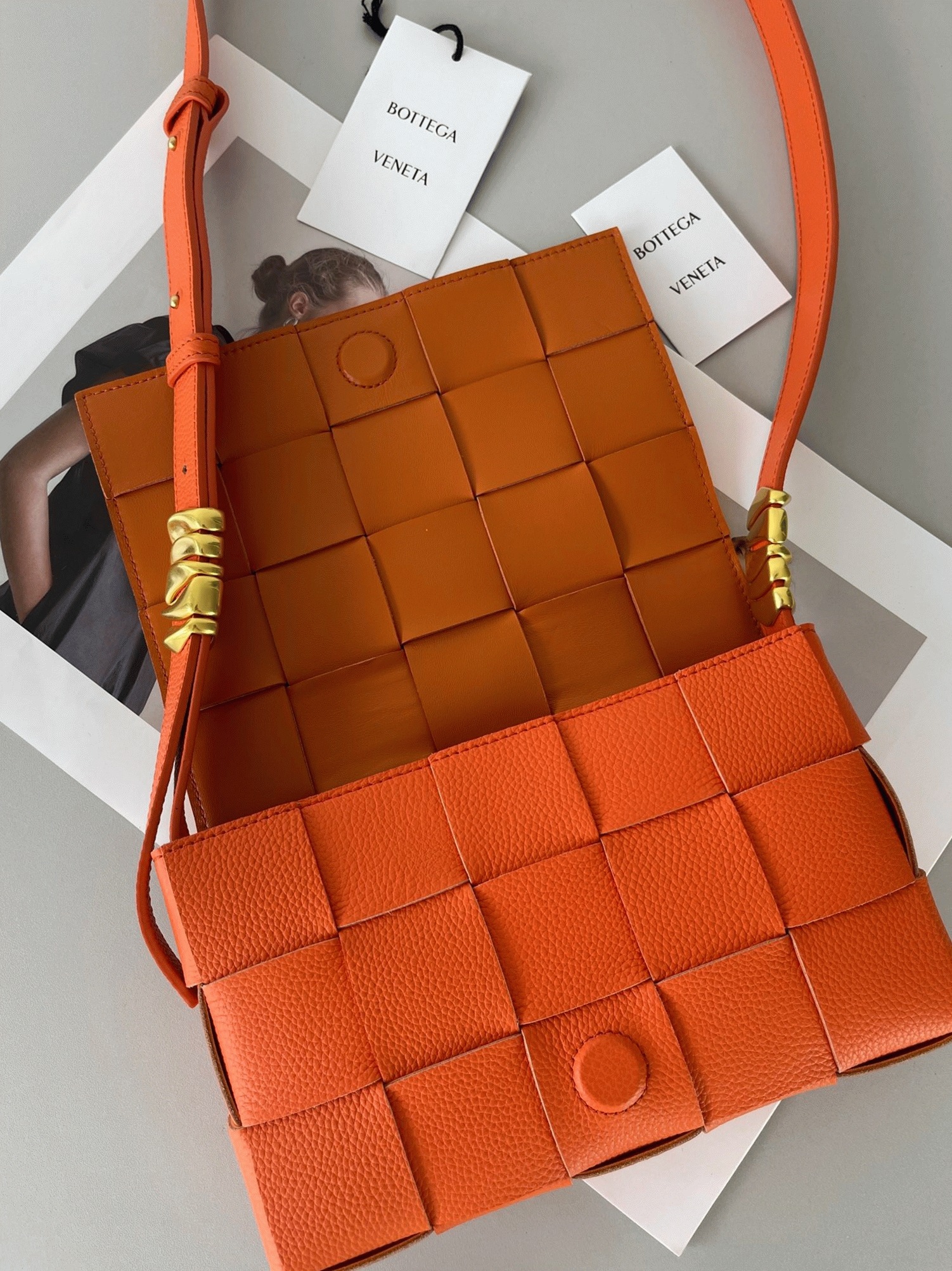 Top Quality Knockoff B0tt*ga Ven*ta Cassette Bag In Maple