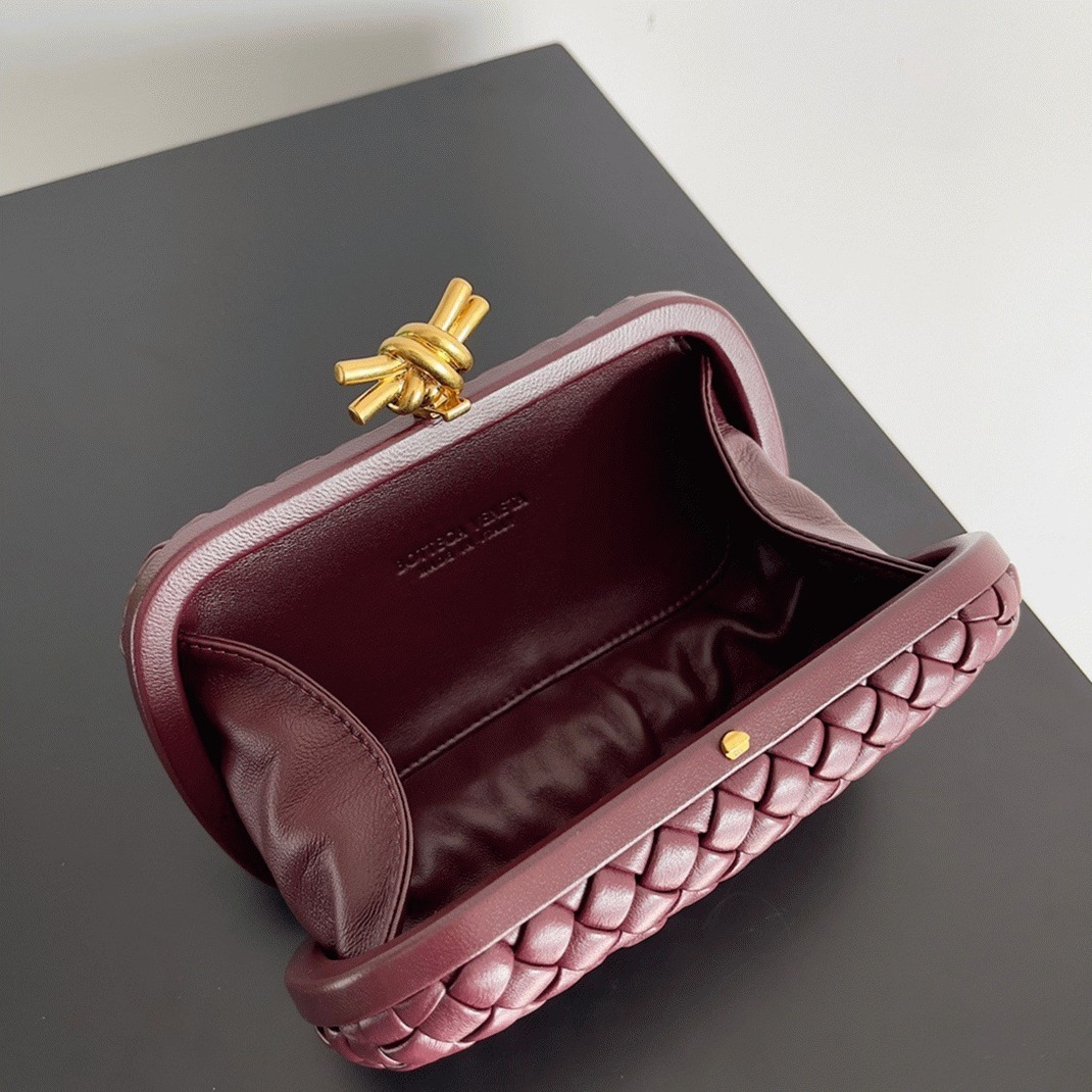 Fake B0tt*ga Ven*ta Knot Minaudiere Clutch Bordeaux