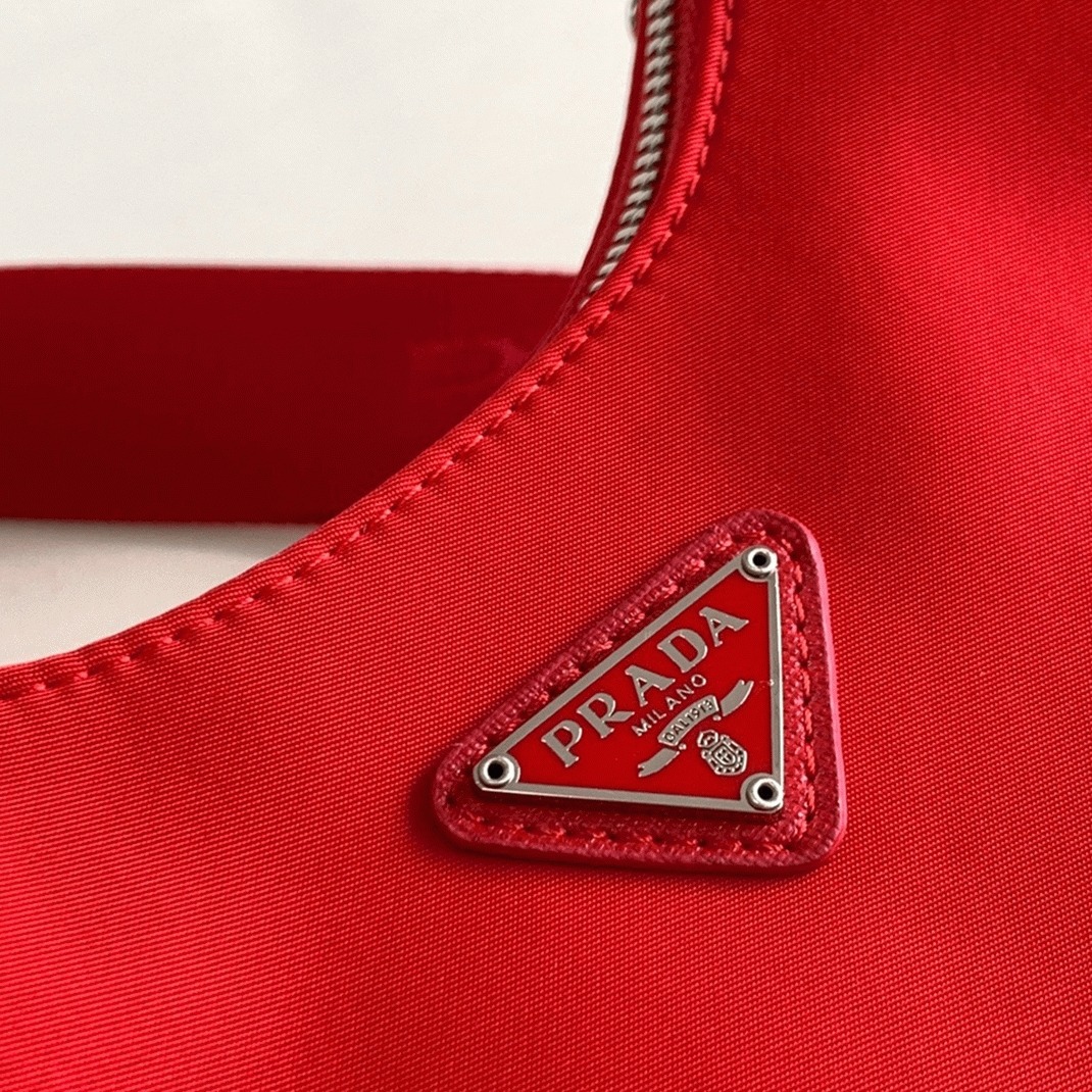 Pra*a Re-Edition Shoulder Bag Replica in Red