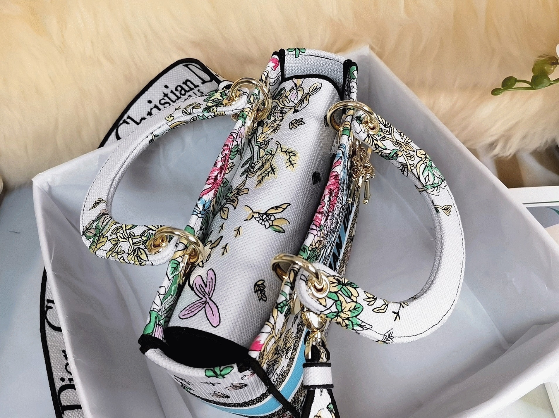 D10r Lady D-Lite Medium Bag Fake in White D-Constellation Embroidery
