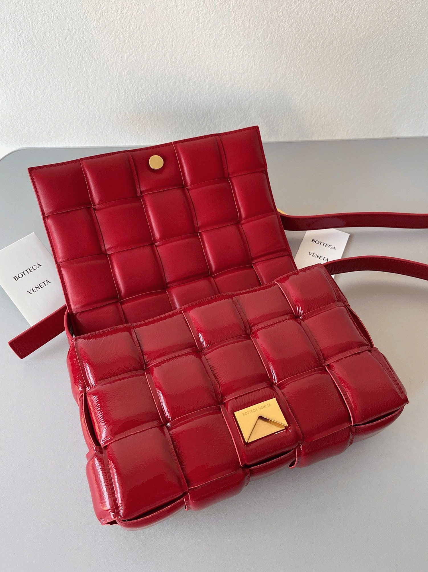 Top Quality Knockoff B0tt*ga Ven*ta Padded Cassette Bag In Red
