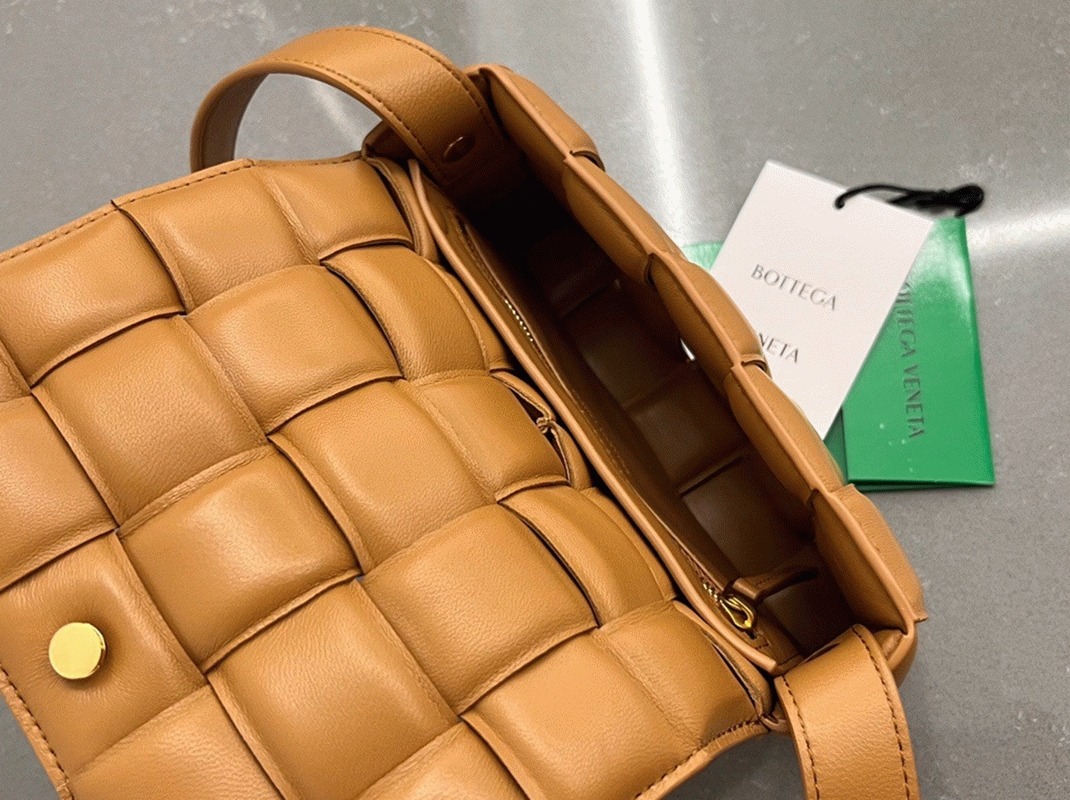 Faux B0tt*ga Ven*ta Small Padded Cassette Bag Camel