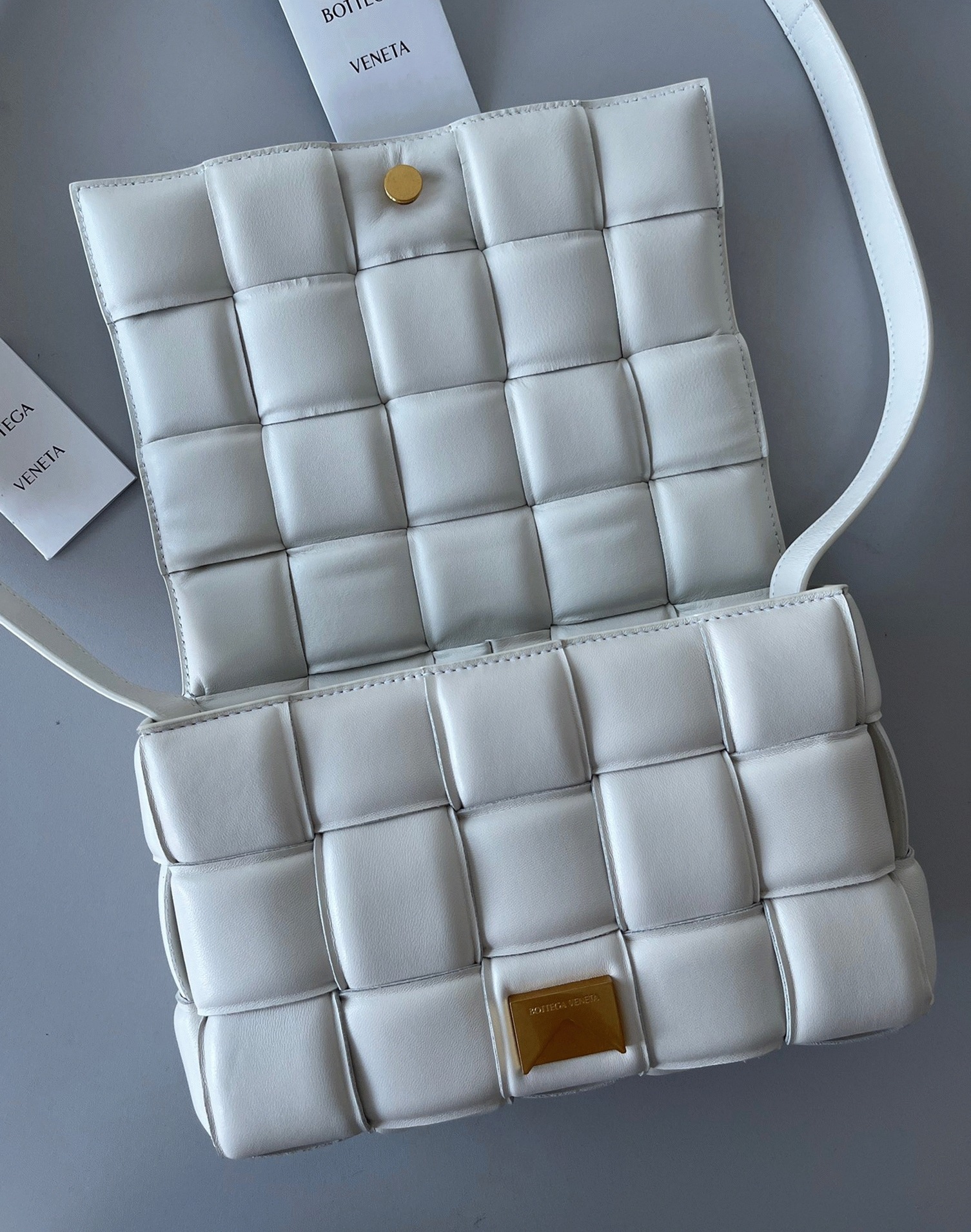 Top Quality Replica B0tt*ga Ven*ta Padded Cassette Bag In White