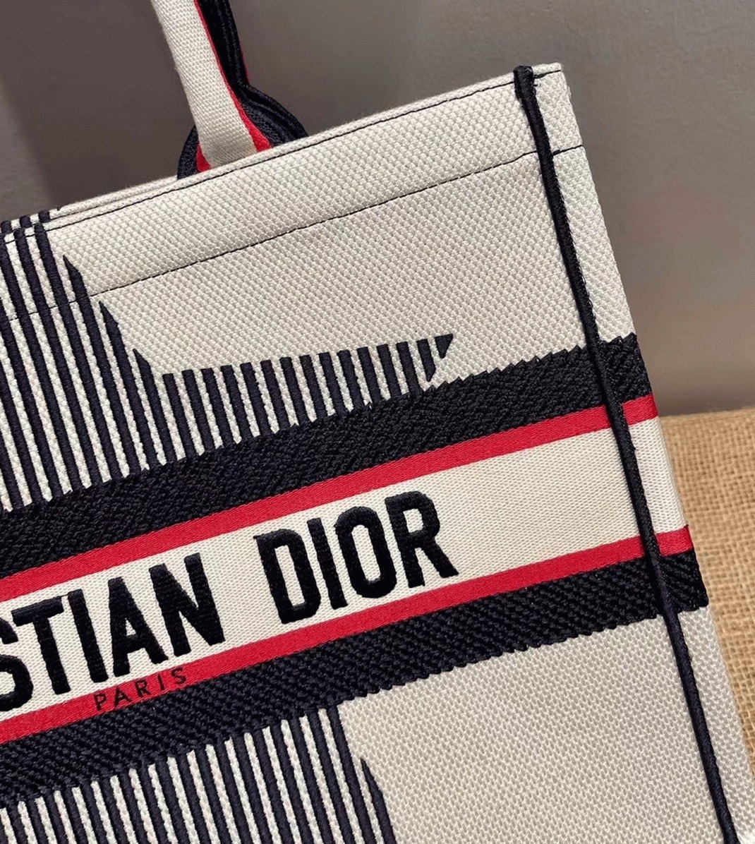 D10r Large Book Tote Bag Fake in D10rAlps White Three-Tone Embroidery