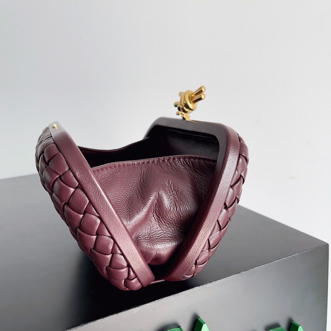 Fake B0tt*ga Ven*ta Knot Minaudiere Clutch Bordeaux