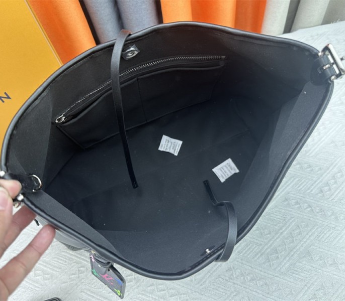 L0vis Vvtt0n X TM CarryAll Vibe MM In Black