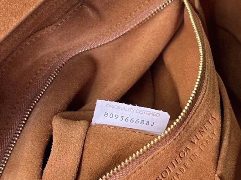Top Quality Fake B0tt*ga Ven*ta Arco Medium Bag In Caramel