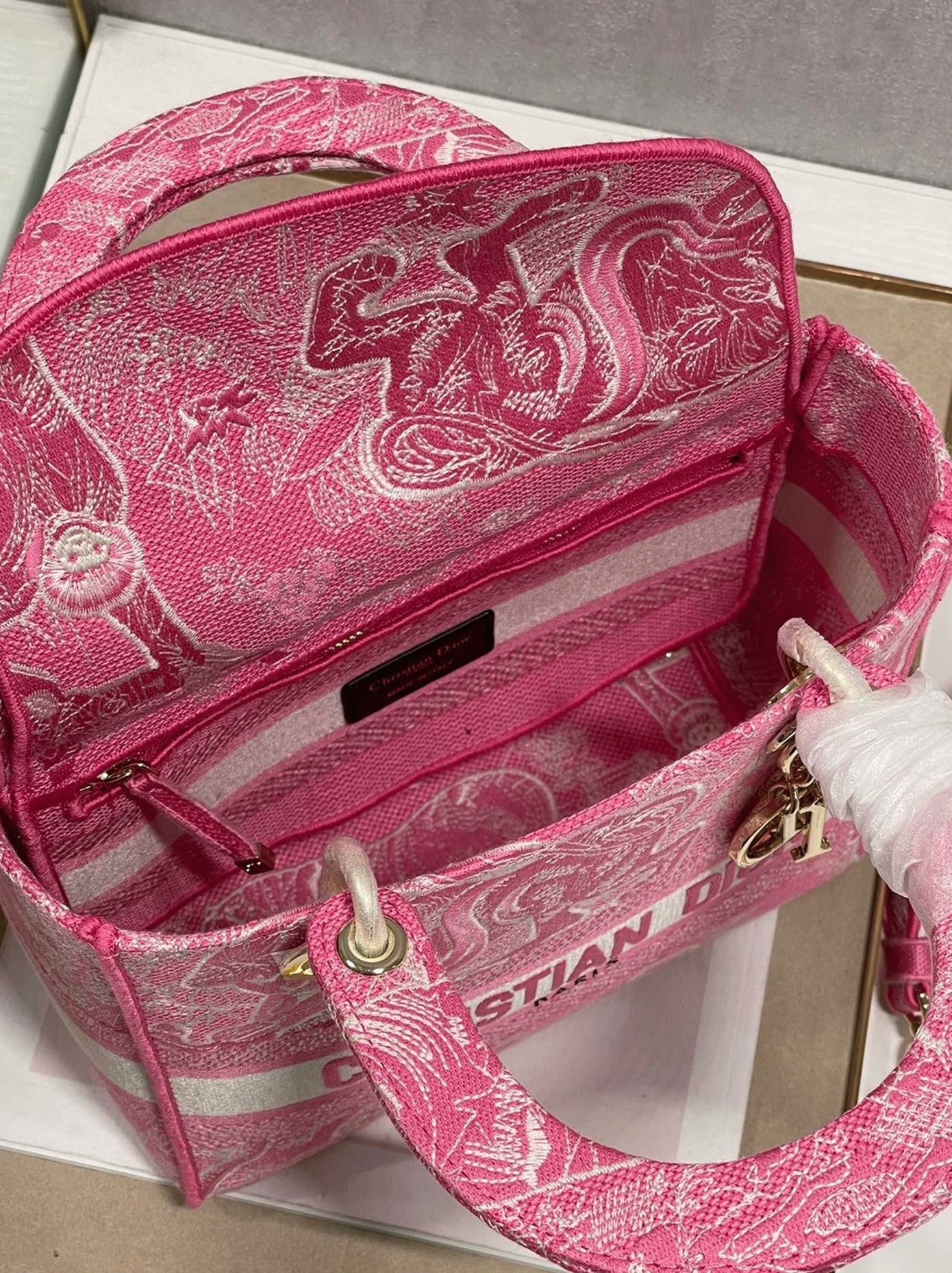 D10r Lady D-Lite Medium Bag Replica in Fluorescent Pink Toile de Jouy Reverse Embroidery