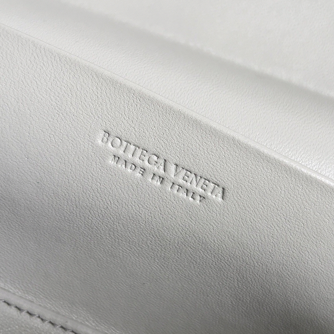 Replica B0tt*ga Ven*ta Bang Bang Vanity Case Ivory