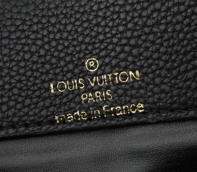 L0vis Vvtt0n Capucines East-West MM Handbag In All Black
