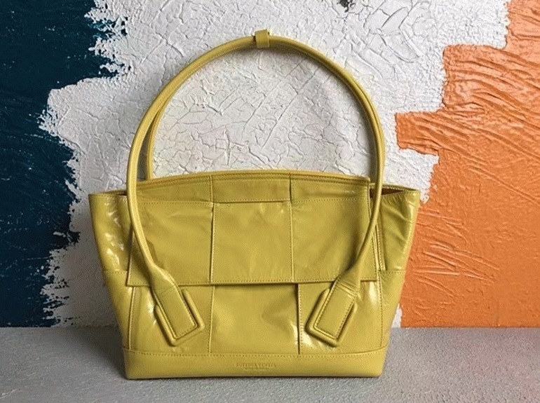 Top Quality Fake B0tt*ga Ven*ta Arco Medium Bag In Yellow Intrecciato Leather